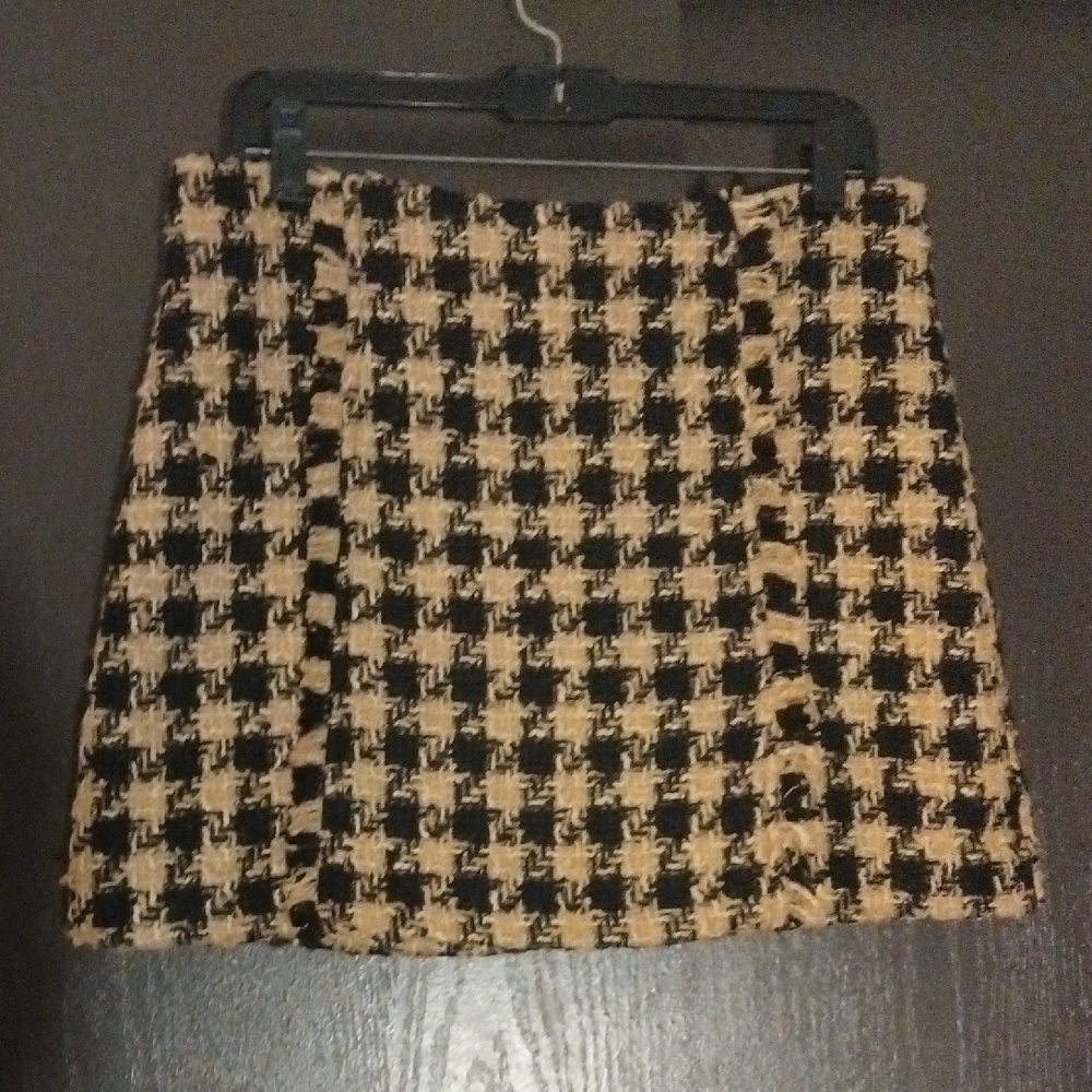 House of Harlow Black and Tan Tweed Houndstooth Mini Skirt